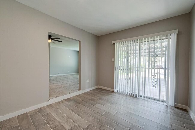 Building Photo - 7621 Sundown Dr