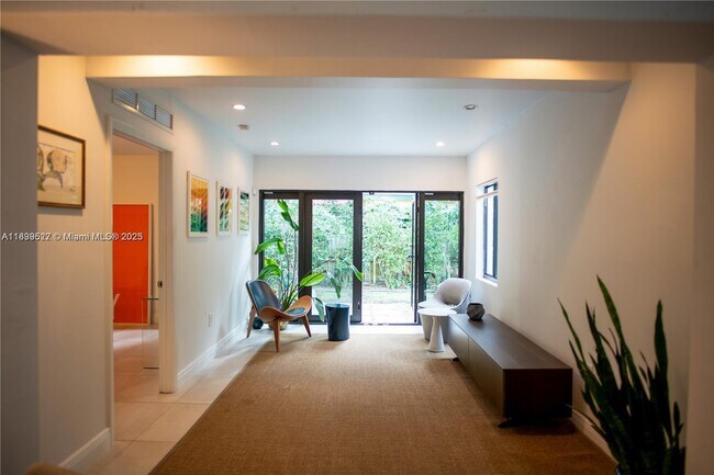 Foto del edificio - 360 NE 87th St