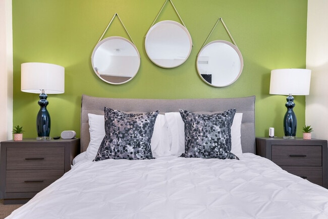 Building Photo - 2811 18th Ave S