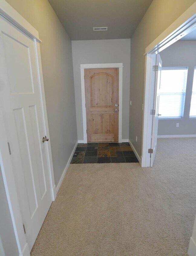 Foto principal - Norton Ranch Single-Family-Detached Home