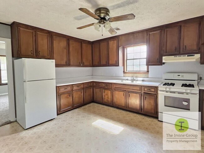 Foto del edificio - 3 Bed, 2 Full Bath - Country Charm with Modern Updates Near Prattville and Maxwell AFB