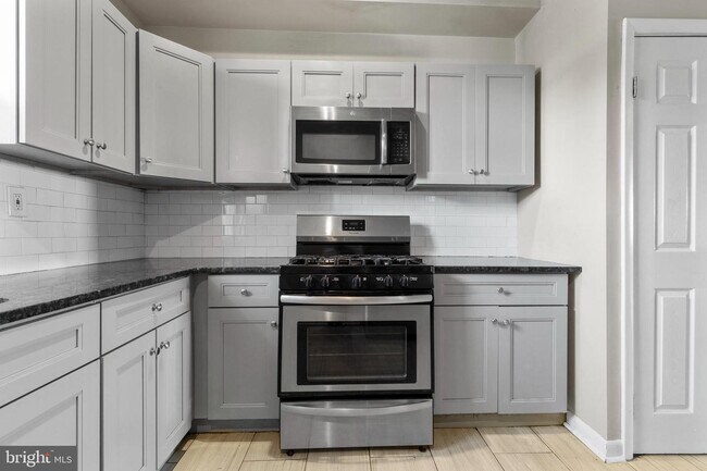 Building Photo - 821 S 56th St