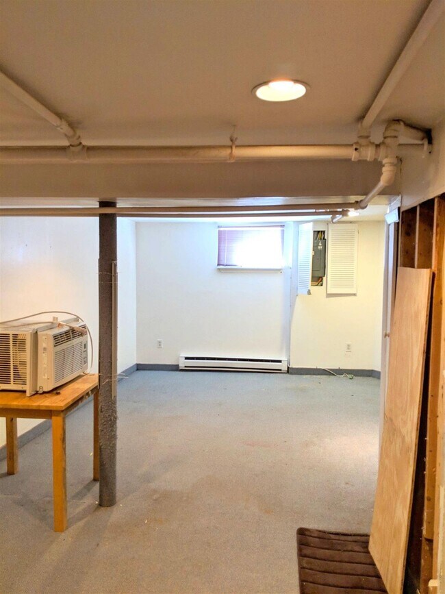 Building Photo - 35 Trowbridge St