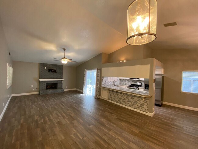 Building Photo - NW Visalia Home Rent Ready!