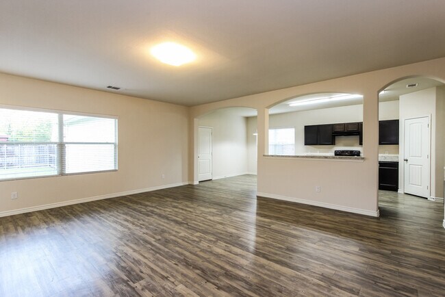 Building Photo - 730 Nichols Dr