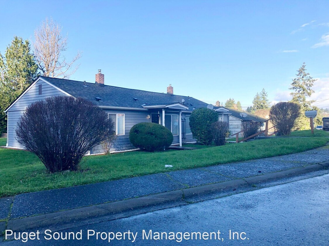 2 br, 1 bath House 1727 Anderson Street House Rental in Bremerton