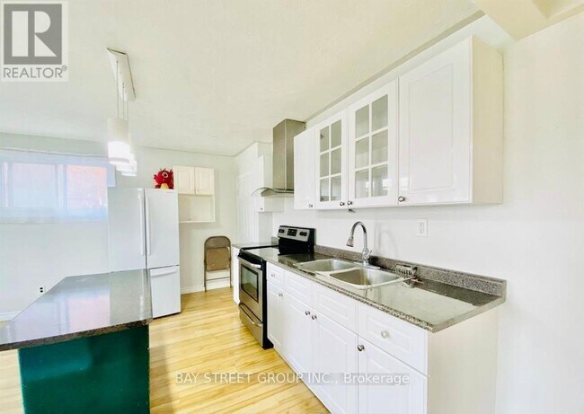 Photo du bâtiment - 128 Stevenson Rd S