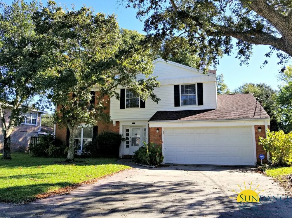 Primary Photo - Gorgeous 5 Bedroom Home in Fort Walton Beach