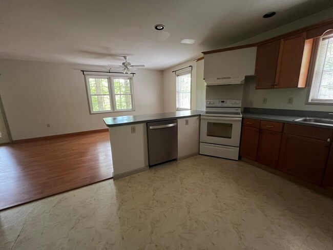 Building Photo - 24 Beckett Dr