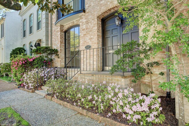 Foto del edificio - 7527 Del Monte Dr