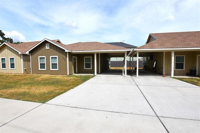 Building Photo - 438 Krenek Rd