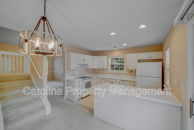 Building Photo - 15021 Deshler Ct