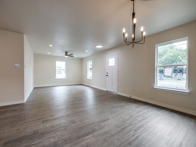 Foto del edificio - 4220 Hamilton Ave