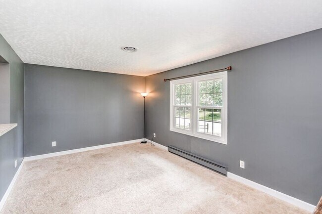 Building Photo - 411 Deerwood Dr
