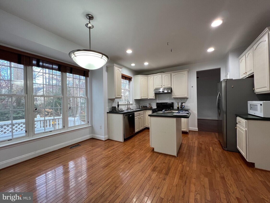 13021 Pilgrims Inn Dr, Woodbridge, VA 22193 House Rental in