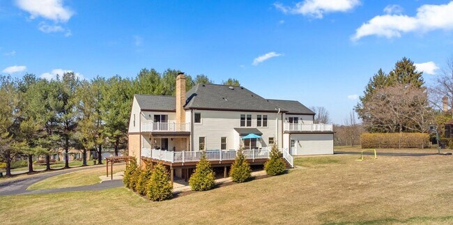 Foto del edificio - 8620 Stableview Ct