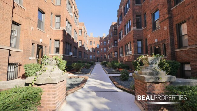Foto del edificio - 4419 N Wolcott Ave