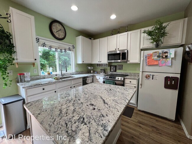 Building Photo - 3 br, 2.5 bath House - 7398 NE Shaleen St.