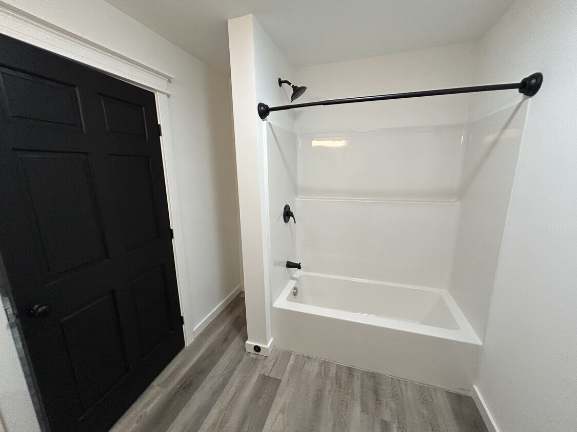 Foto principal - 423 W 3rd St
