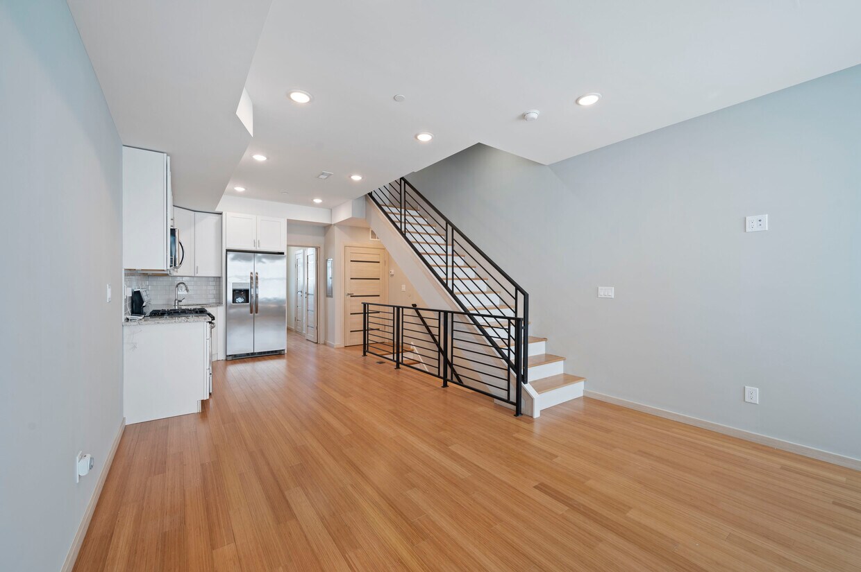 911 W Dauphin St Unit 2, Philadelphia, PA 19133 Apartments in