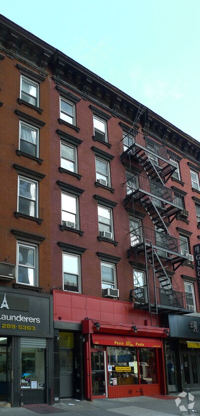 Building Photo - 1562 3rd Ave