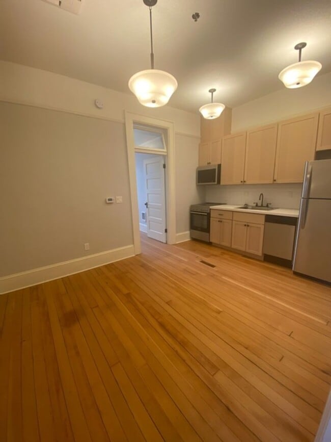 Foto del edificio - Updated 1-Bedroom, 1-Bath Apartment in Cot...