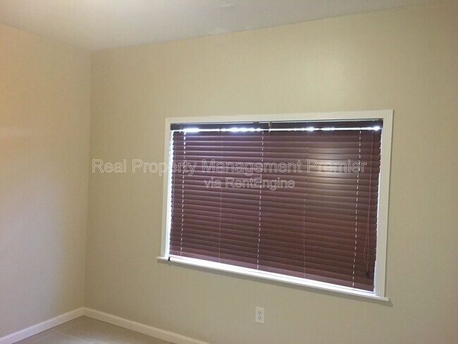 Foto del edificio - 12885 Connecticut St