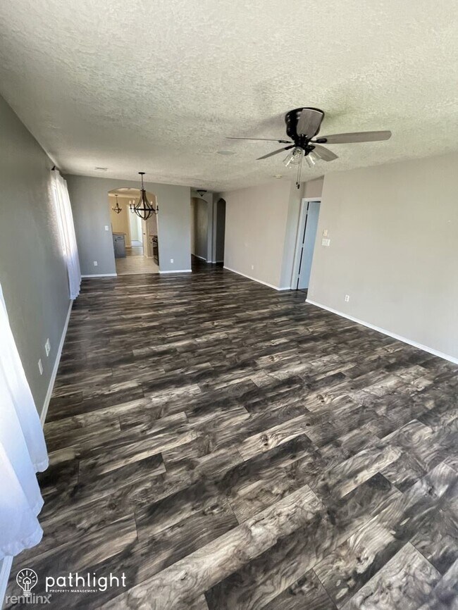 Foto del edificio - 4 br, 2 bath House - 3909 Desert Willow Dr...