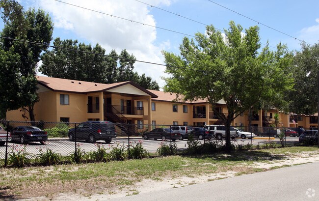 Foto del edificio - The Village At University Square