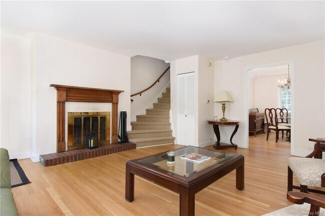 Building Photo - 10 Beechtree Lane
