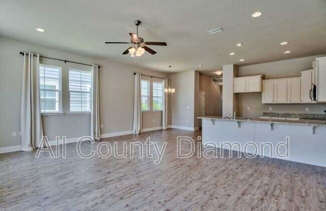 Foto del edificio - 107 Enchantment Falls Ln