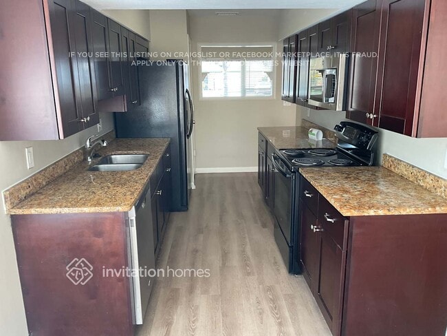 Building Photo - 1721 Greenhill Dr