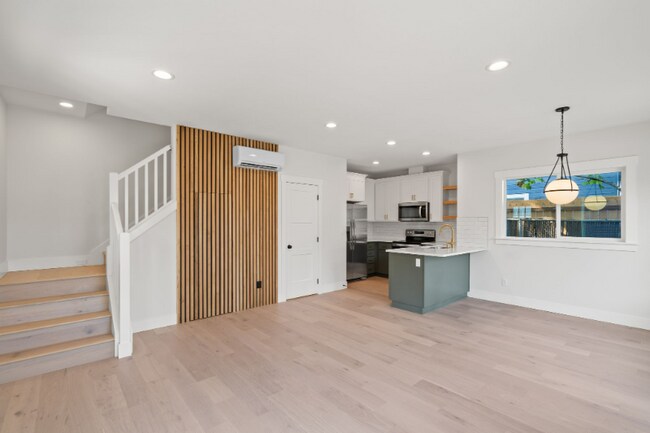 Building Photo - 1323 NE 77th Ave