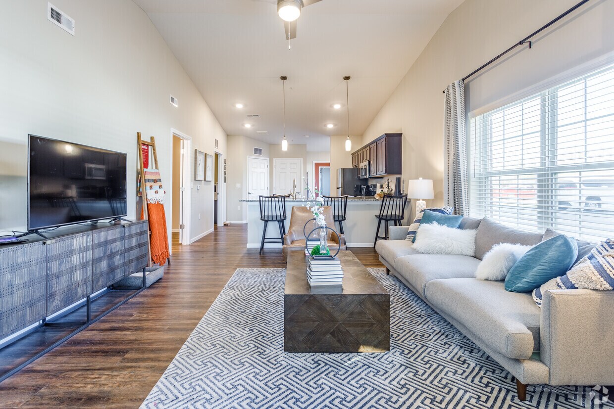 Redwood Southgate Apartments in Southgate, MI