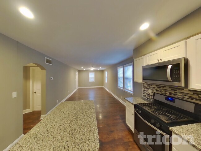 Building Photo - 3017 Lavender Ave