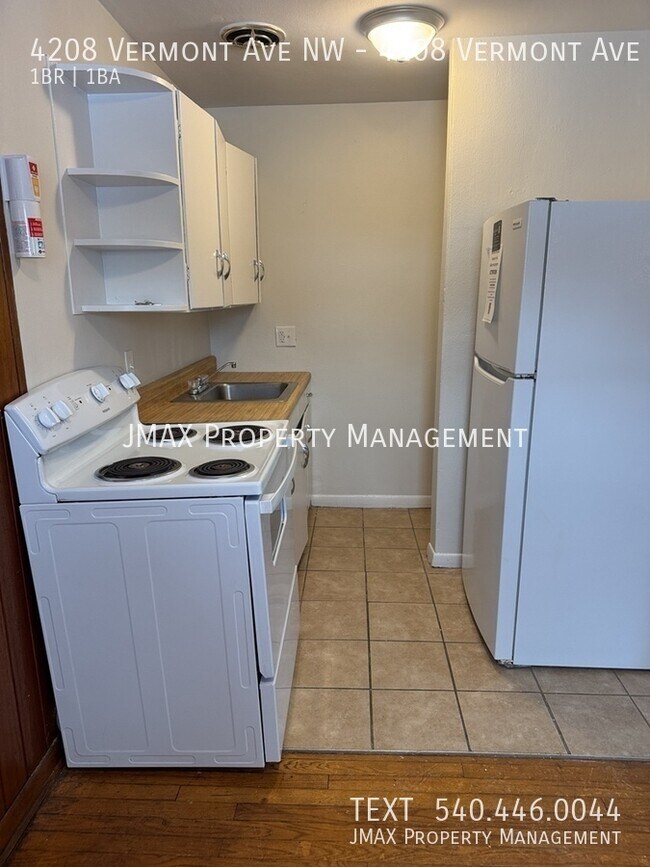 Building Photo - 4208 Vermont Ave NW