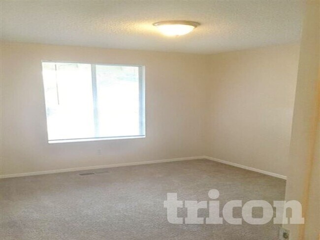 Building Photo - 4680 Noche Ln