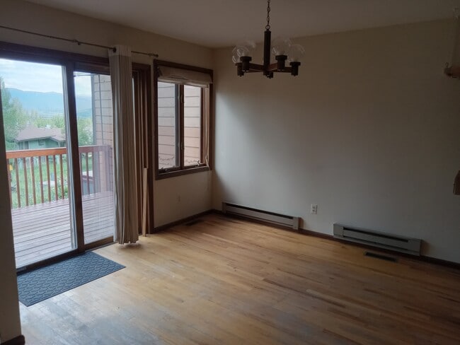 Building Photo - 252 Poplar Cir