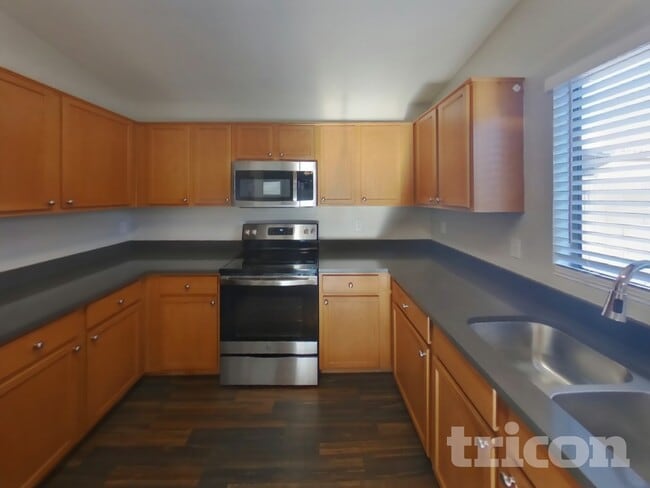 Building Photo - 818 E Tucci St