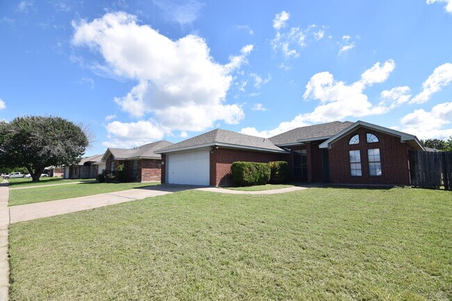 Foto del edificio - 3817 Sawtooth Dr