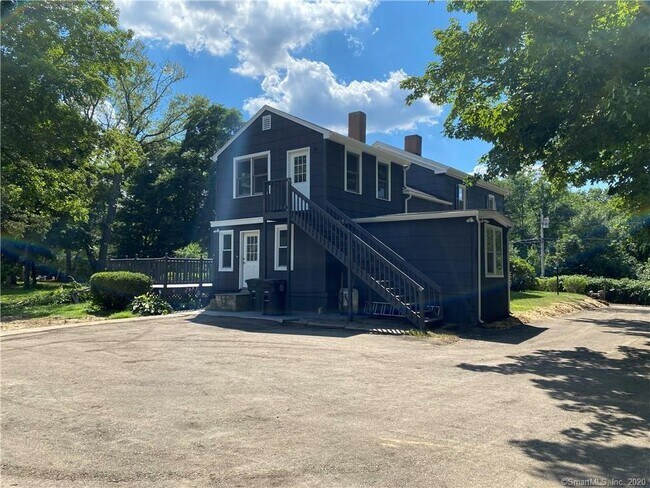 Driveway Parking/Back Entrance - 873 North St