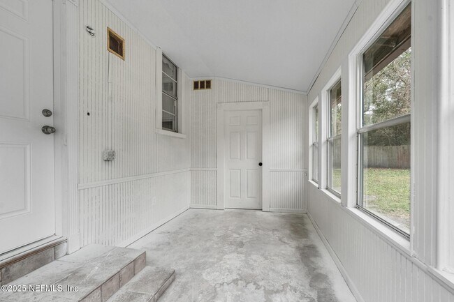 Building Photo - 1035 Odessa Dr E