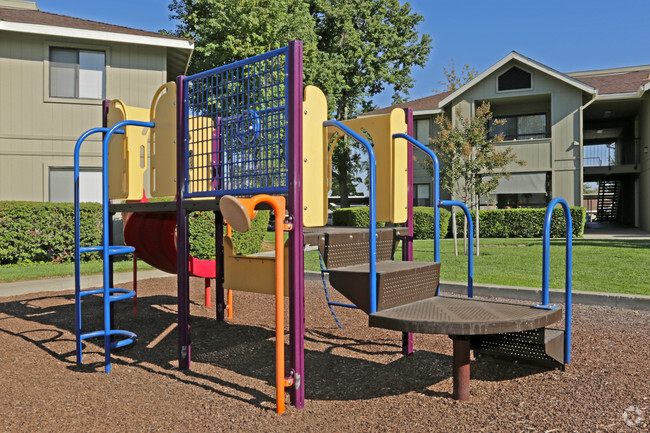 Área de juegos para niños - Sunset Ridge Apartments