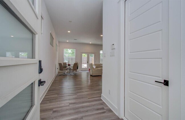 Foto del edificio - 970 Highland Sound Ln