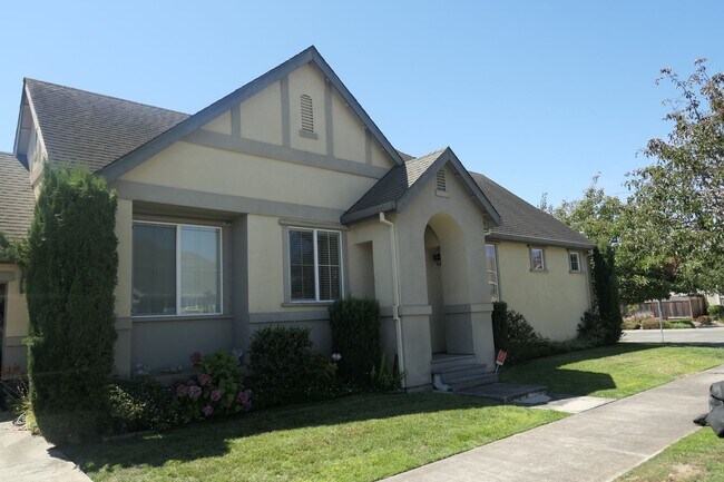 Building Photo - 443 Vivienne Dr