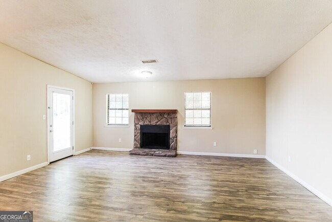 Building Photo - 5531 Mallard Trail