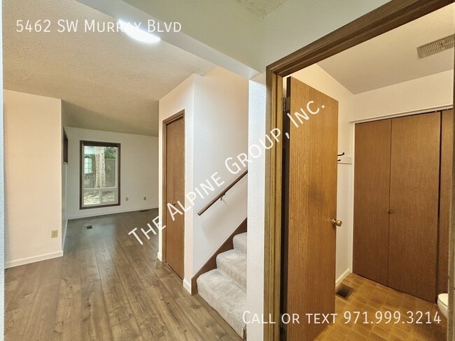 Foto del edificio - End Unit Townhome Off Murray!