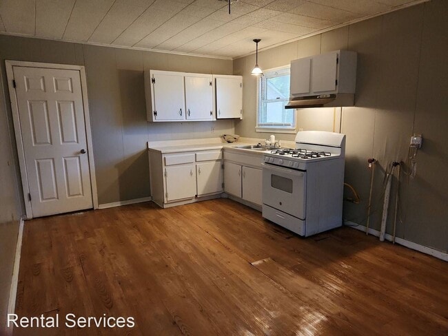 Building Photo - 2 br, 1.5 bath House - 570 Anchor St.