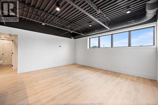 Photo du bâtiment - 3850 Dougall Ave