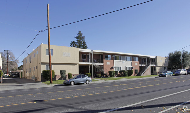 Building Photo - 925 Pomeroy Ave